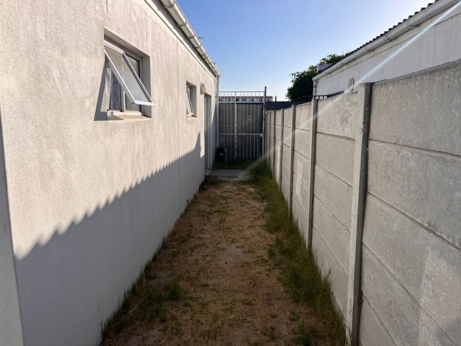 2 Bedroom Property for Sale in Bishop Lavis Western Cape